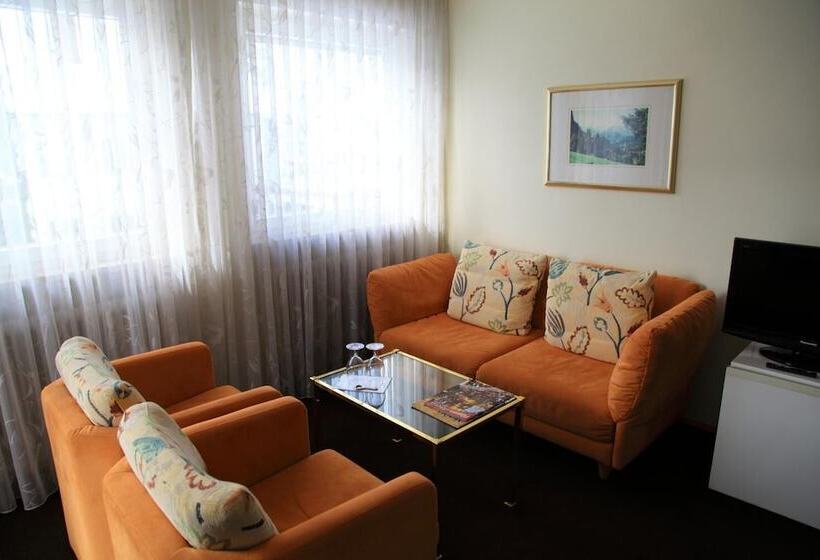 Отель Christine