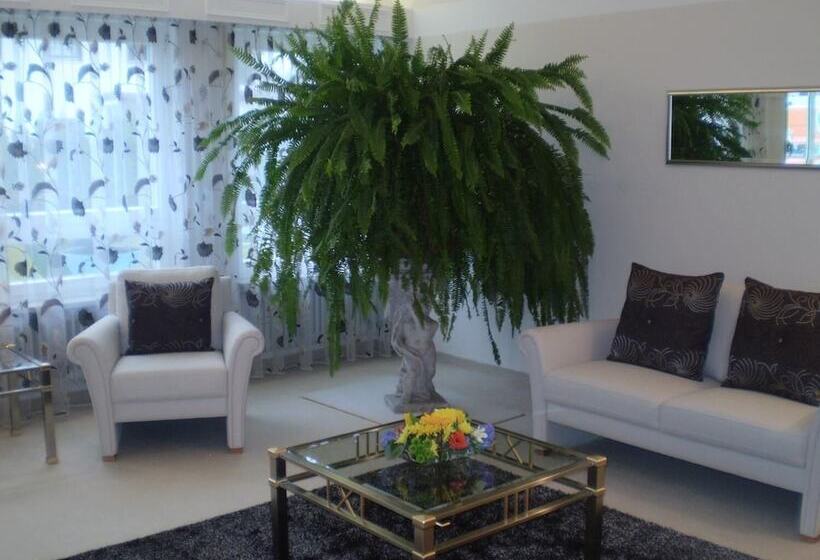 Отель Christine