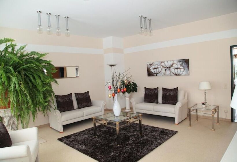 Отель Christine