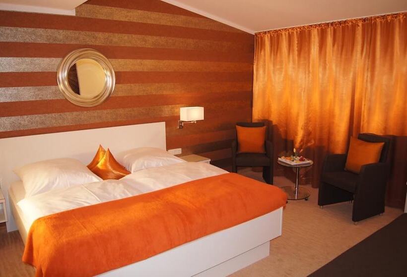 Отель Christine