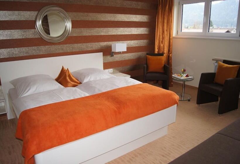 Отель Christine