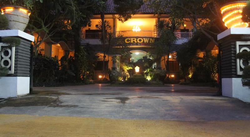 Отель Crown