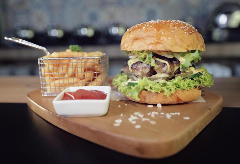 Fame Hotel Sunset Road