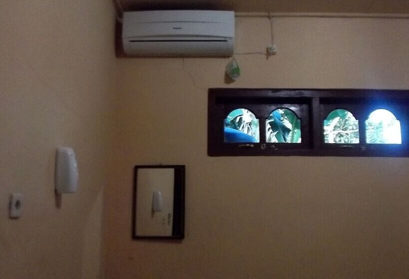 هتل Flamingo Avia Labuan Bajo