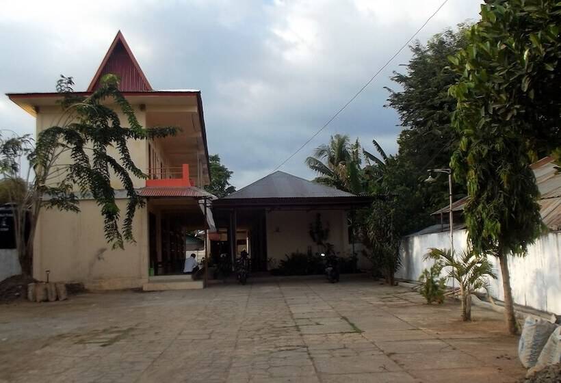 هتل Flamingo Avia Labuan Bajo