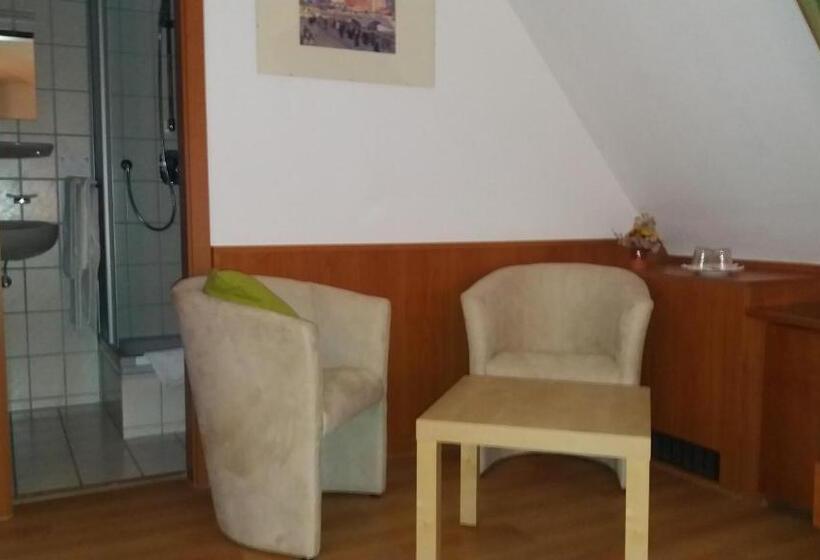 Отель Altes Wirtshaus Fördergersdorf Bed & Breakfast