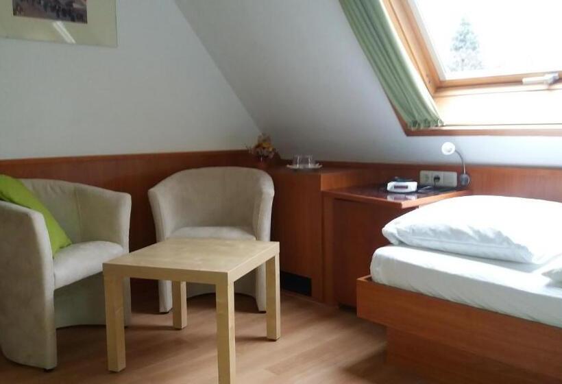 Отель Altes Wirtshaus Fördergersdorf Bed & Breakfast