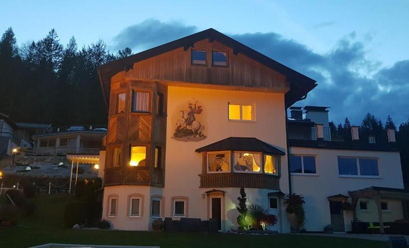 ホテル Garni Drachenburg