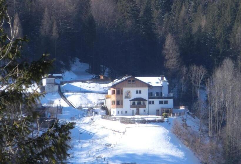 ホテル Garni Drachenburg