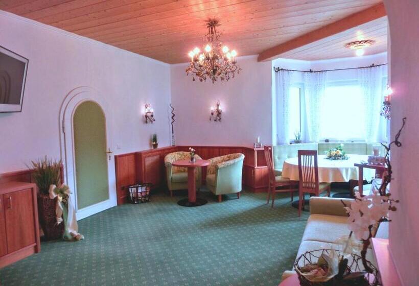 ホテル Garni Drachenburg