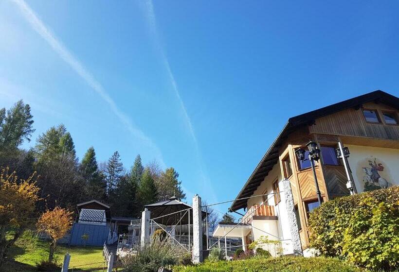 ホテル Garni Drachenburg