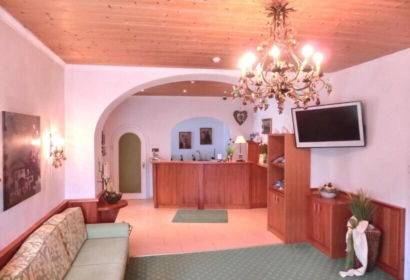 ホテル Garni Drachenburg