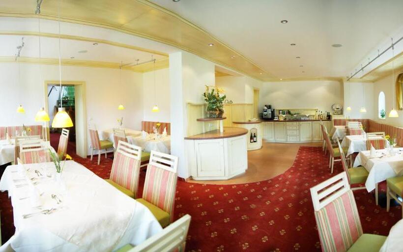 ホテル Garni Drachenburg