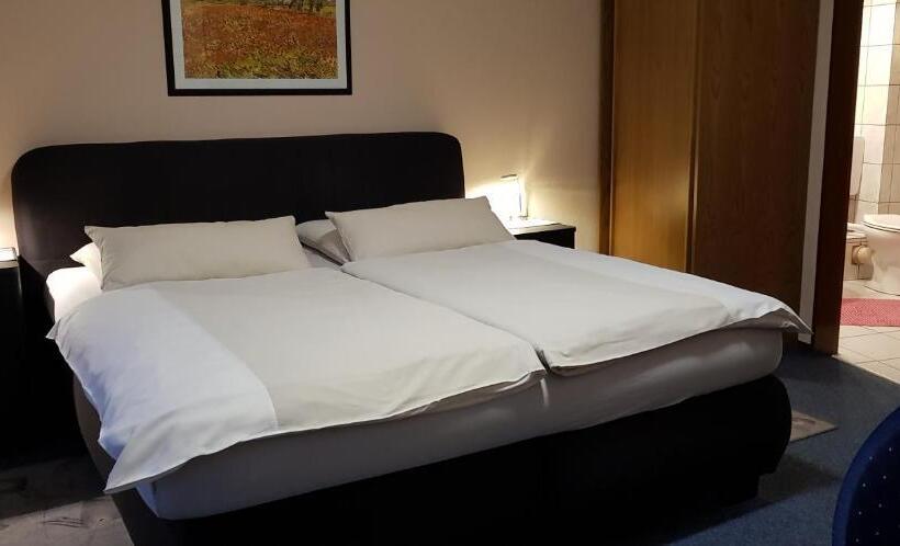 فندق Garni Julia