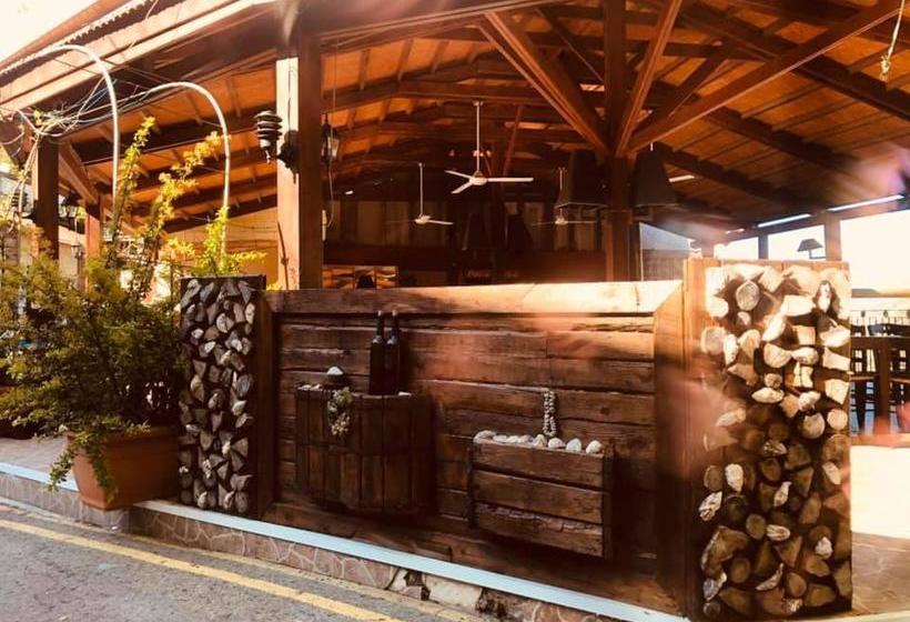 Mountain Rose Hotel & Restaurant