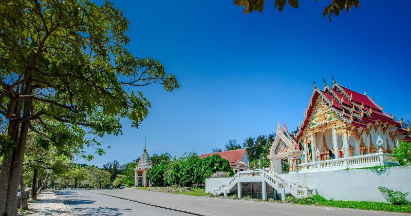 בית מלון כפרי Naiharn Beach Resort   Sha Plus Extra