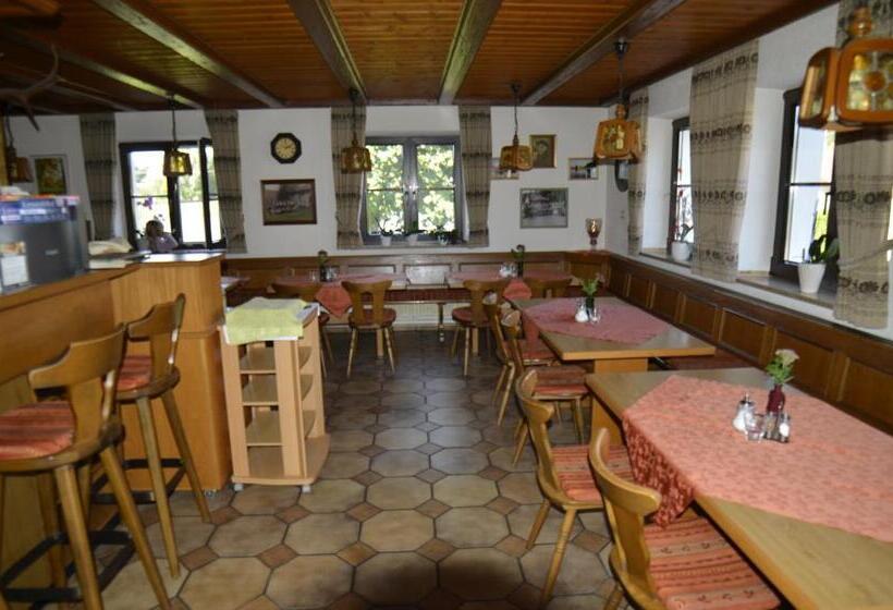 Отель Pension Zum Grünen Wald