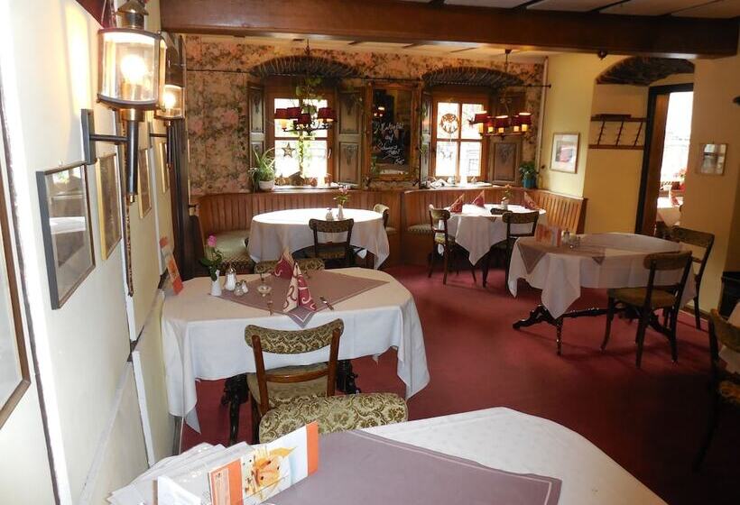 בית מלון כפרי & Restaurant Zum Schwarzen Kreuz