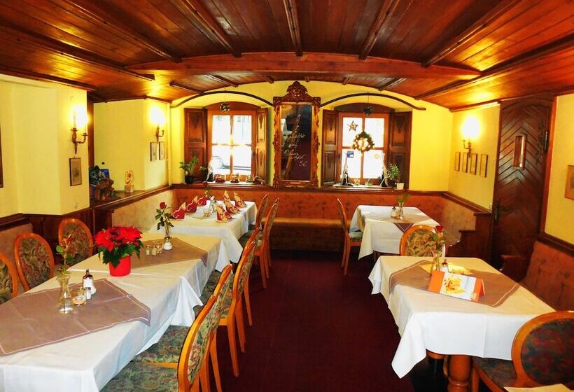 בית מלון כפרי & Restaurant Zum Schwarzen Kreuz