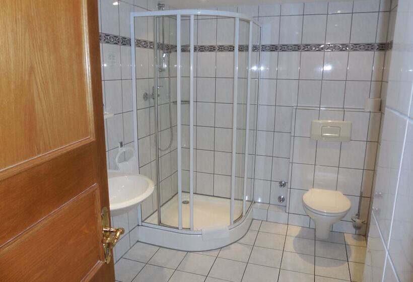 בית מלון כפרי & Restaurant Zum Schwarzen Kreuz