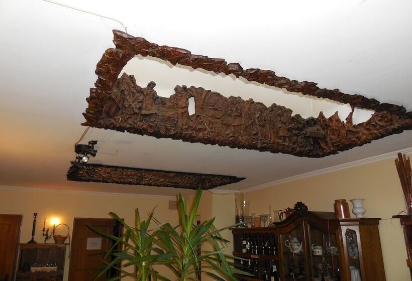 בית מלון כפרי & Restaurant Zum Schwarzen Kreuz