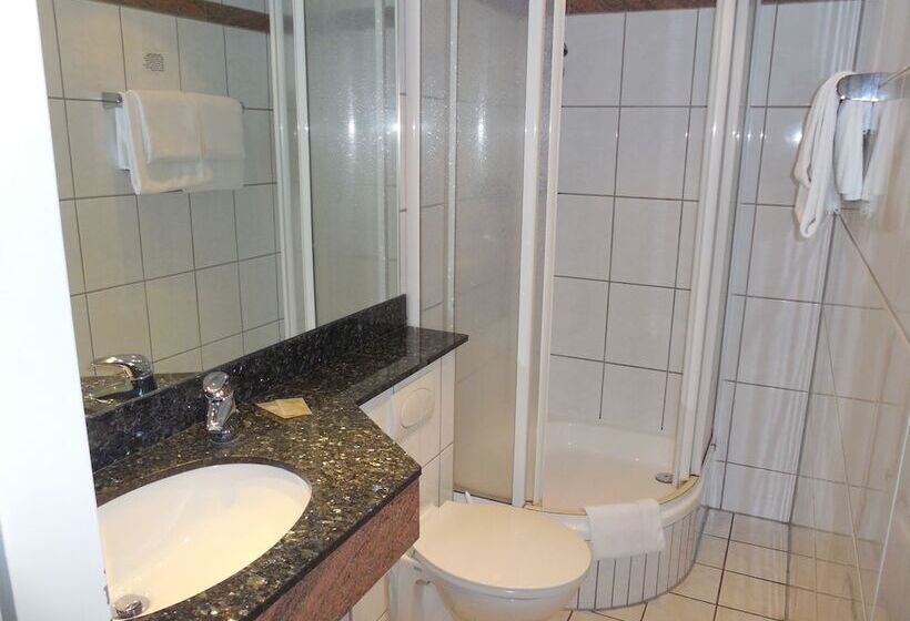 בית מלון כפרי & Restaurant Zum Schwarzen Kreuz