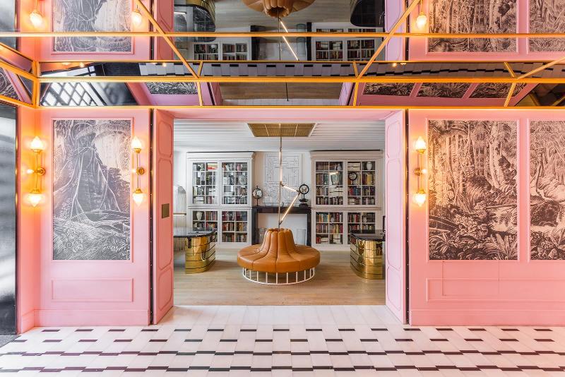 ホテル Room Mate Emir