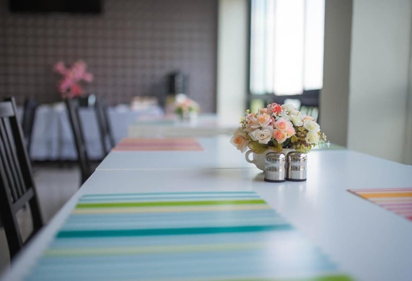 فندق Som O House