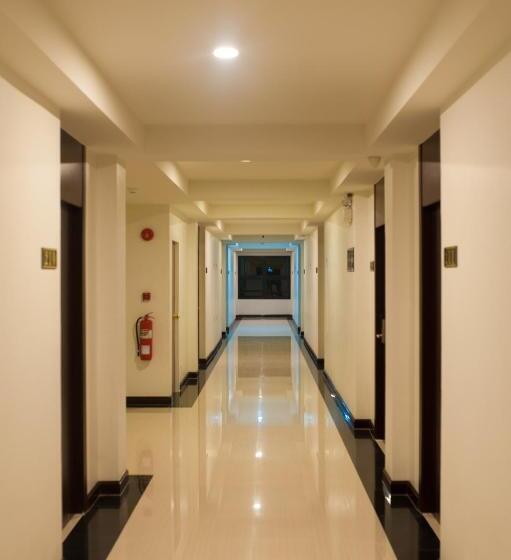 فندق Som O House