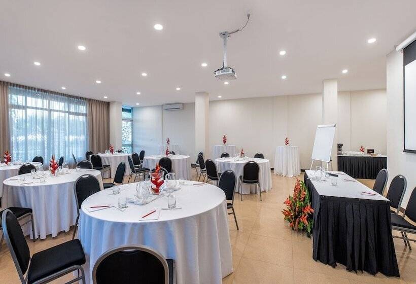 هتل Tanoa International Dateline