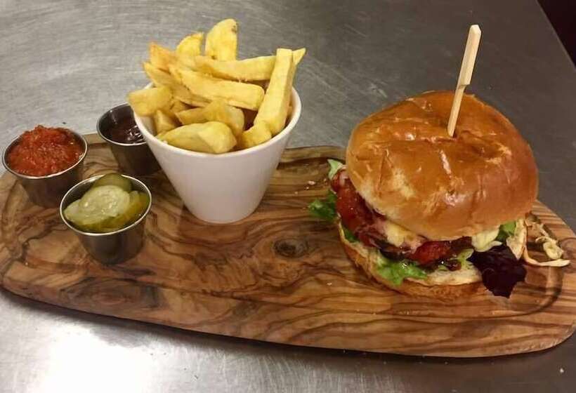 בית מלון כפרי The Red Lion