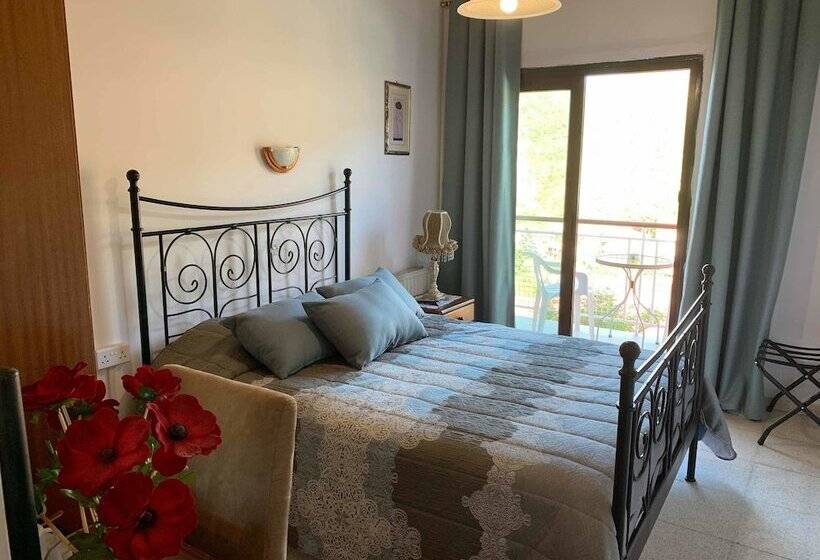 Отель Two Flowers