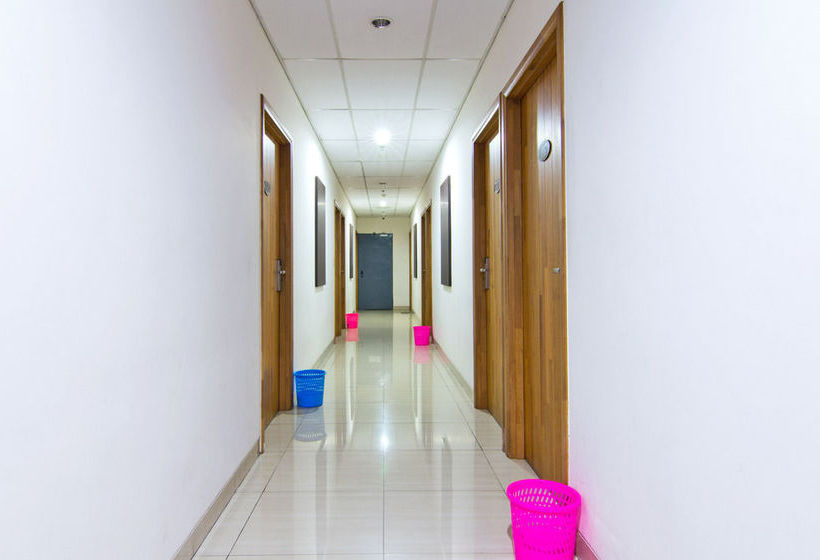 ホテル Zen Rooms Palmerah Barat