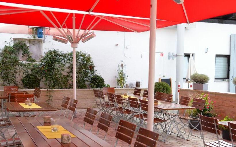 Отель Zum Bräu Toni