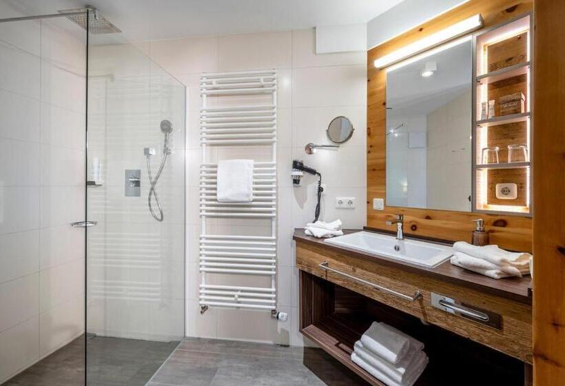 Hüttenhof Wellnesshotel & Luxus Bergchalets Adults Only