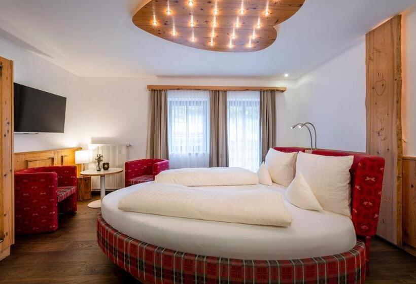 Hüttenhof Wellnesshotel & Luxus Bergchalets Adults Only