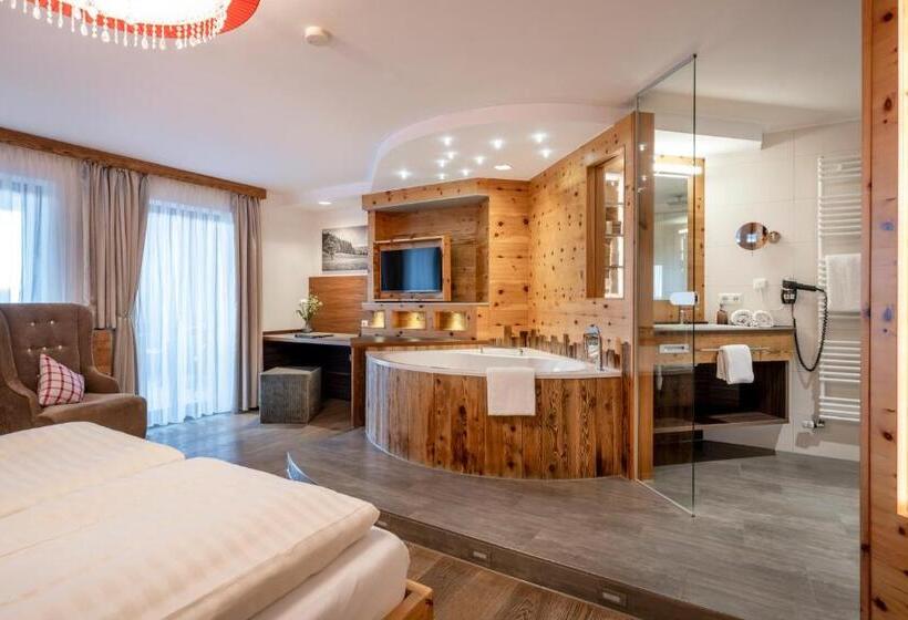 Hüttenhof Wellnesshotel & Luxus Bergchalets Adults Only