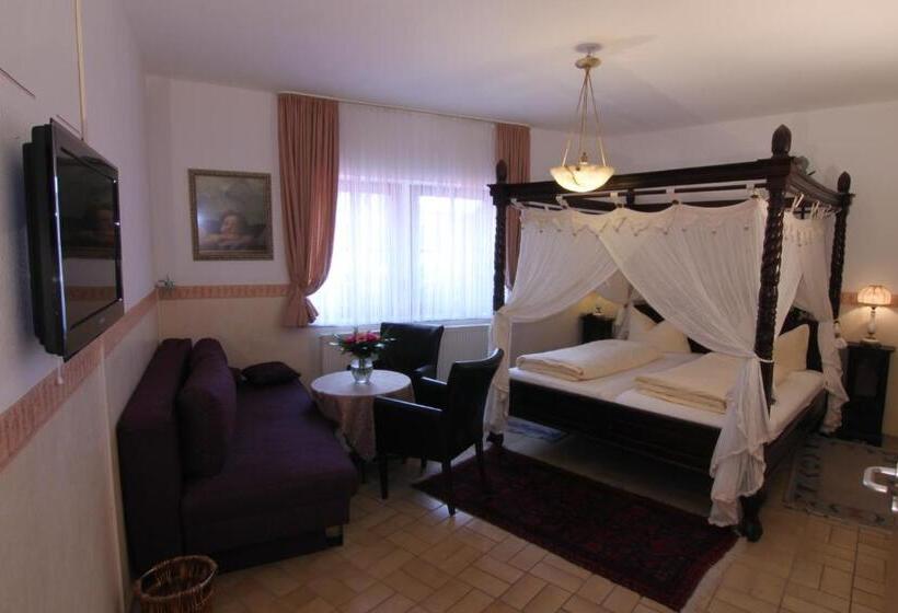 Kreuzerhof Hotel Garni