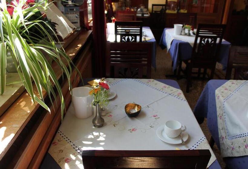 Kreuzerhof Hotel Garni