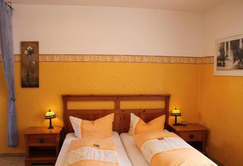 Kreuzerhof Hotel Garni