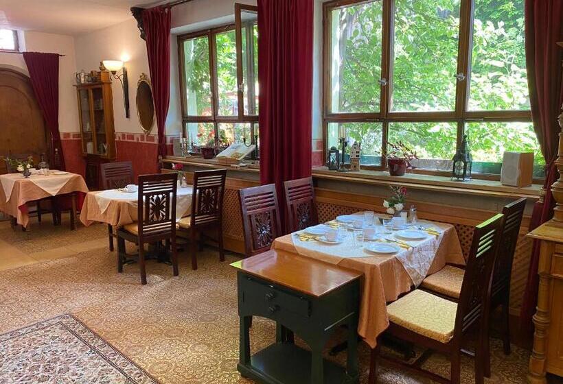 Kreuzerhof Hotel Garni