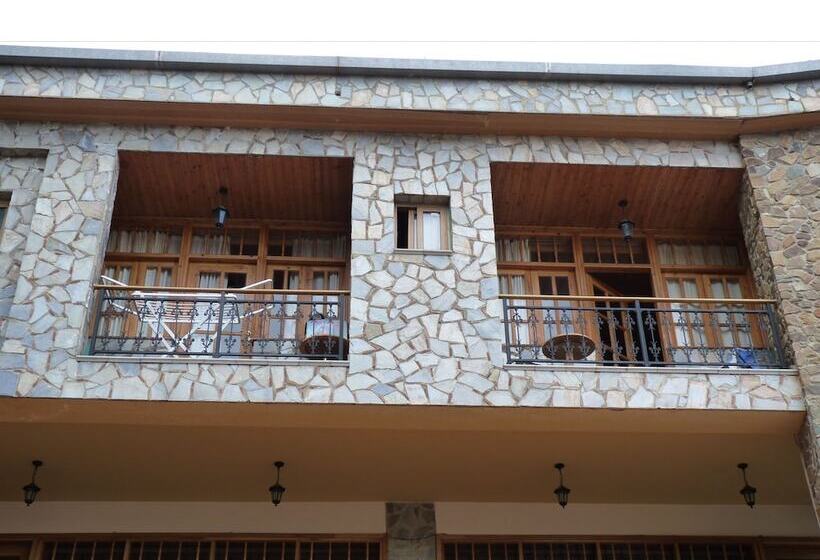 Mountain Rose Hotel & Restaurant