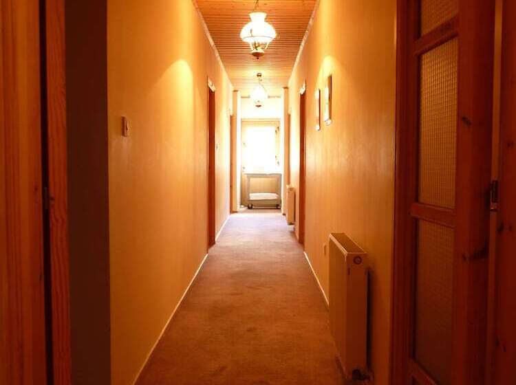 Mountain Rose Hotel & Restaurant