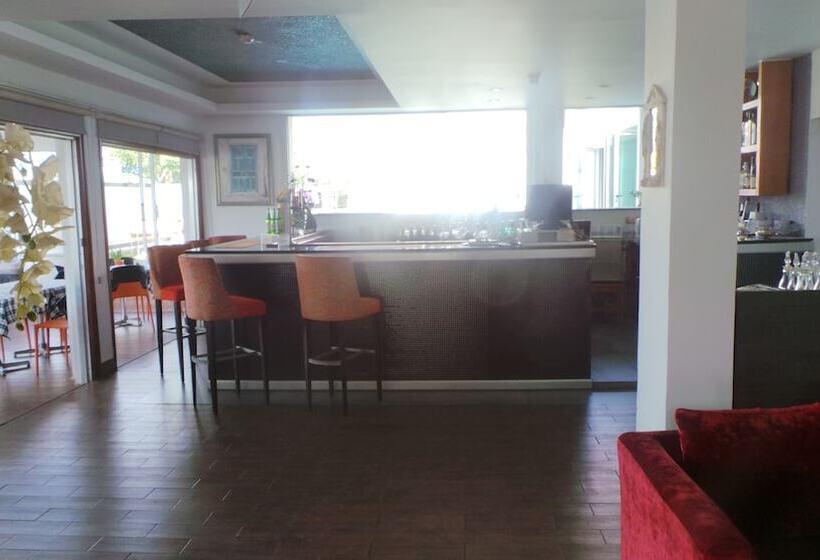 Neptune Hotel Apartments Paphos