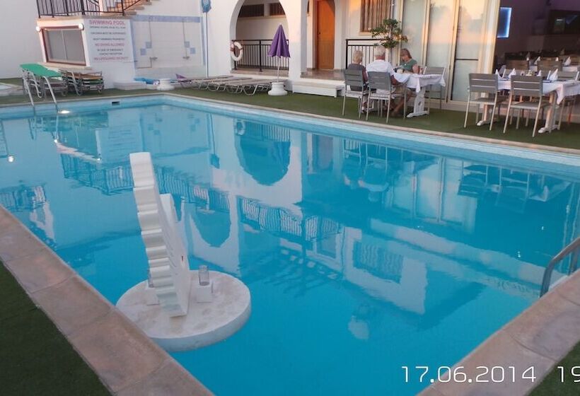 Neptune Hotel Apartments Paphos