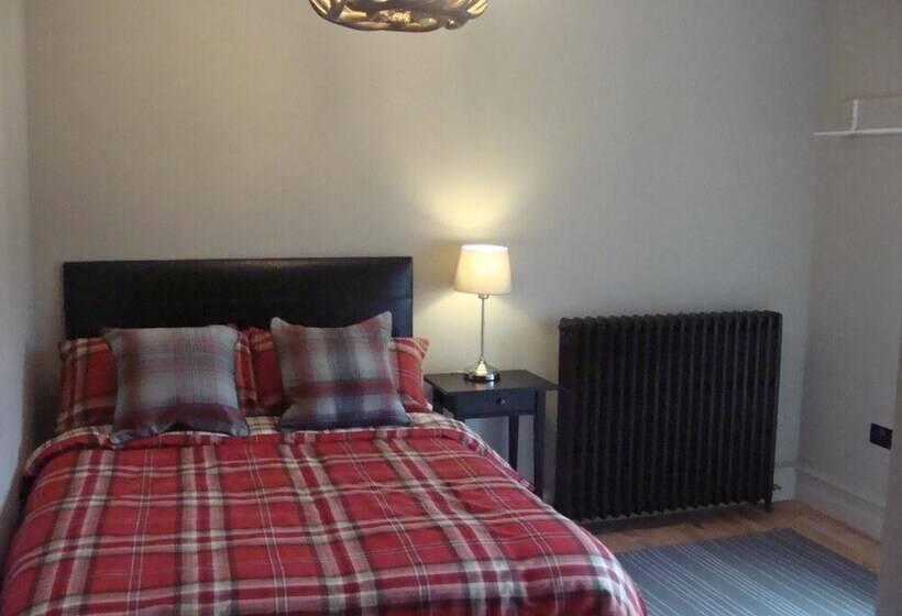 Riggend Farm Bed And Breakfast