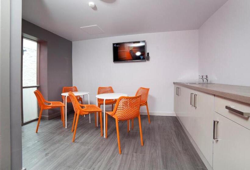 Sleeperdorm   Hostel