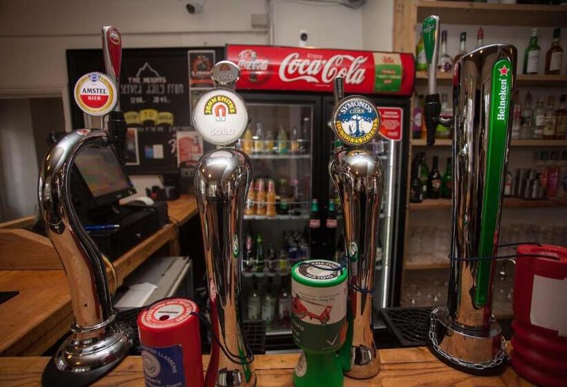 Общежитие The Heights Bunkhouse