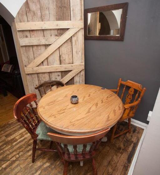 Общежитие The Heights Bunkhouse