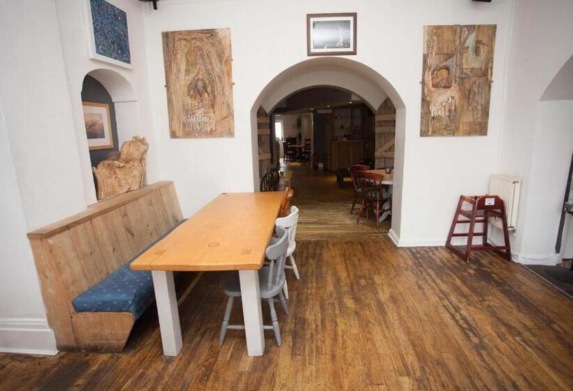 Общежитие The Heights Bunkhouse